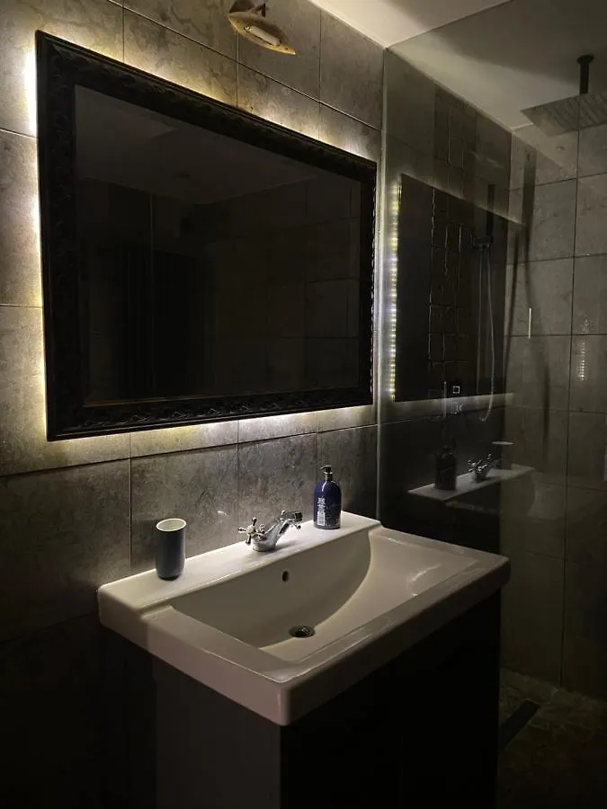 Traditional English 4 Bedroom Home In Greenwich Plumstead  Holiday home