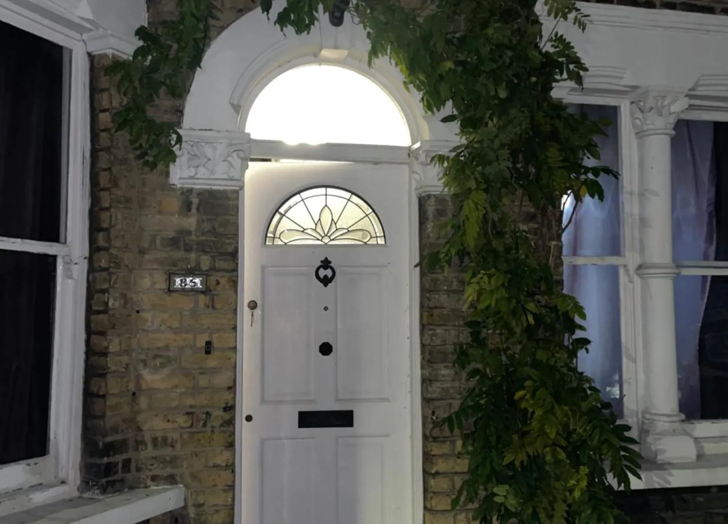 Traditional English 4 Bedroom Home In Greenwich Plumstead