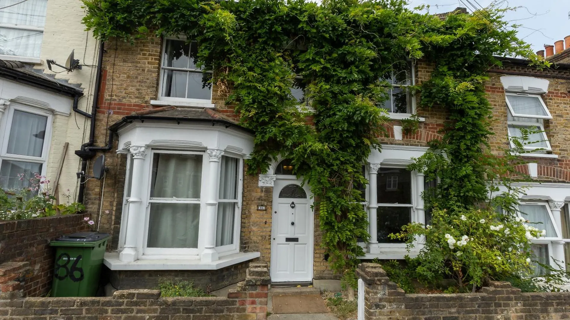 Traditional English 4 Bedroom Home In Greenwich Plumstead  United Kingdom