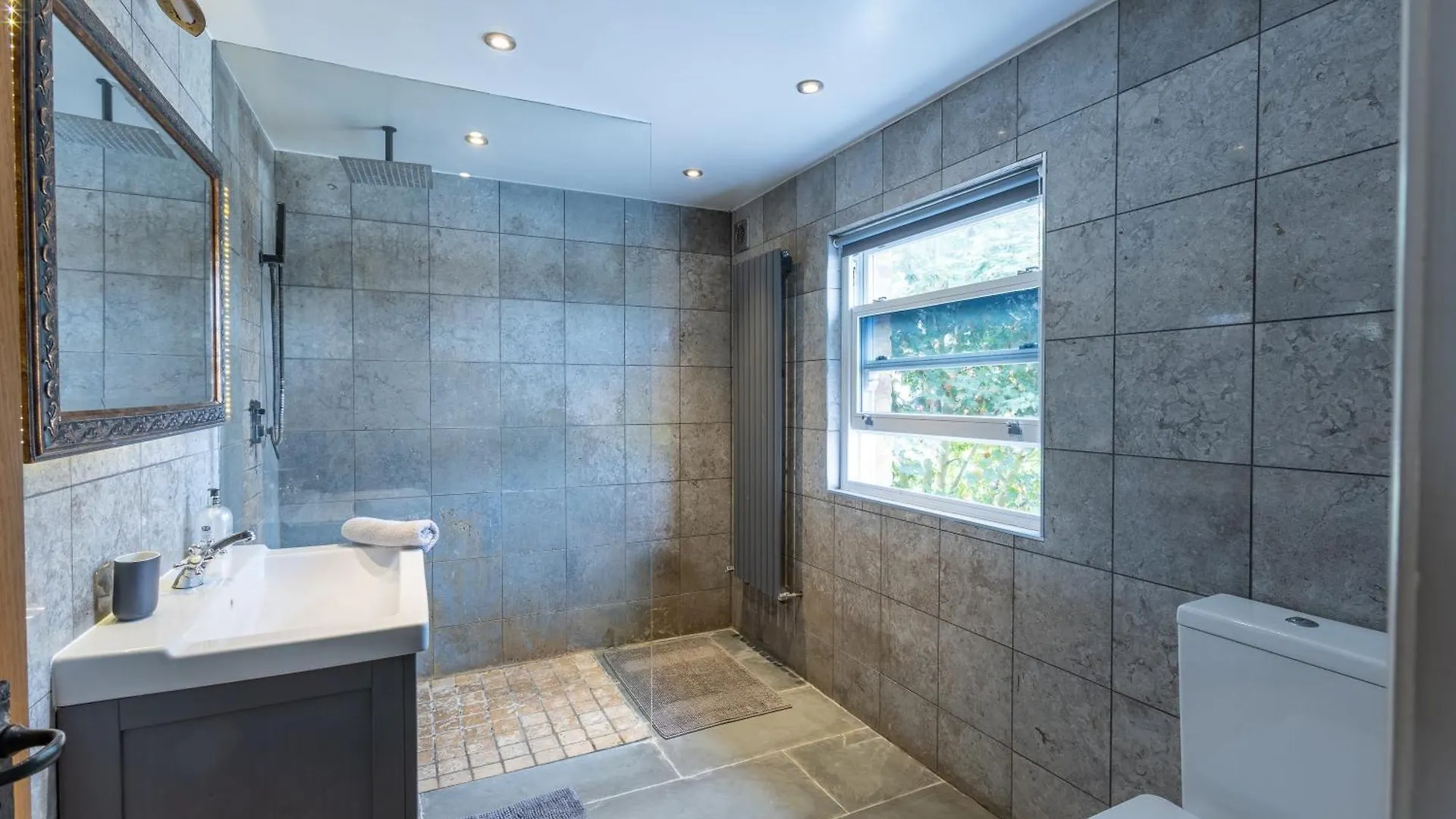 Traditional English 4 Bedroom Home In Greenwich Plumstead  Plumstead (Greater London)