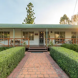 Birds 'n' Bloom Holiday home Yungaburra
