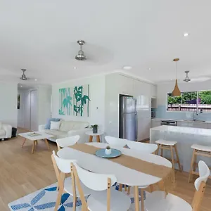 Whitsunday Palms By Hamorent Holiday home Airlie Beach