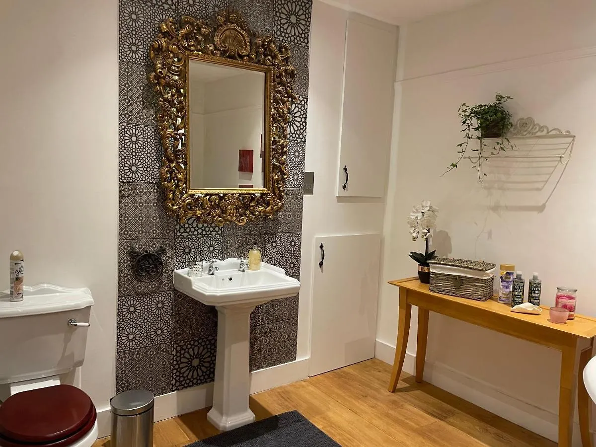 Traditional English 4 Bedroom Home In Greenwich Plumstead  0*, Plumstead (Greater London)