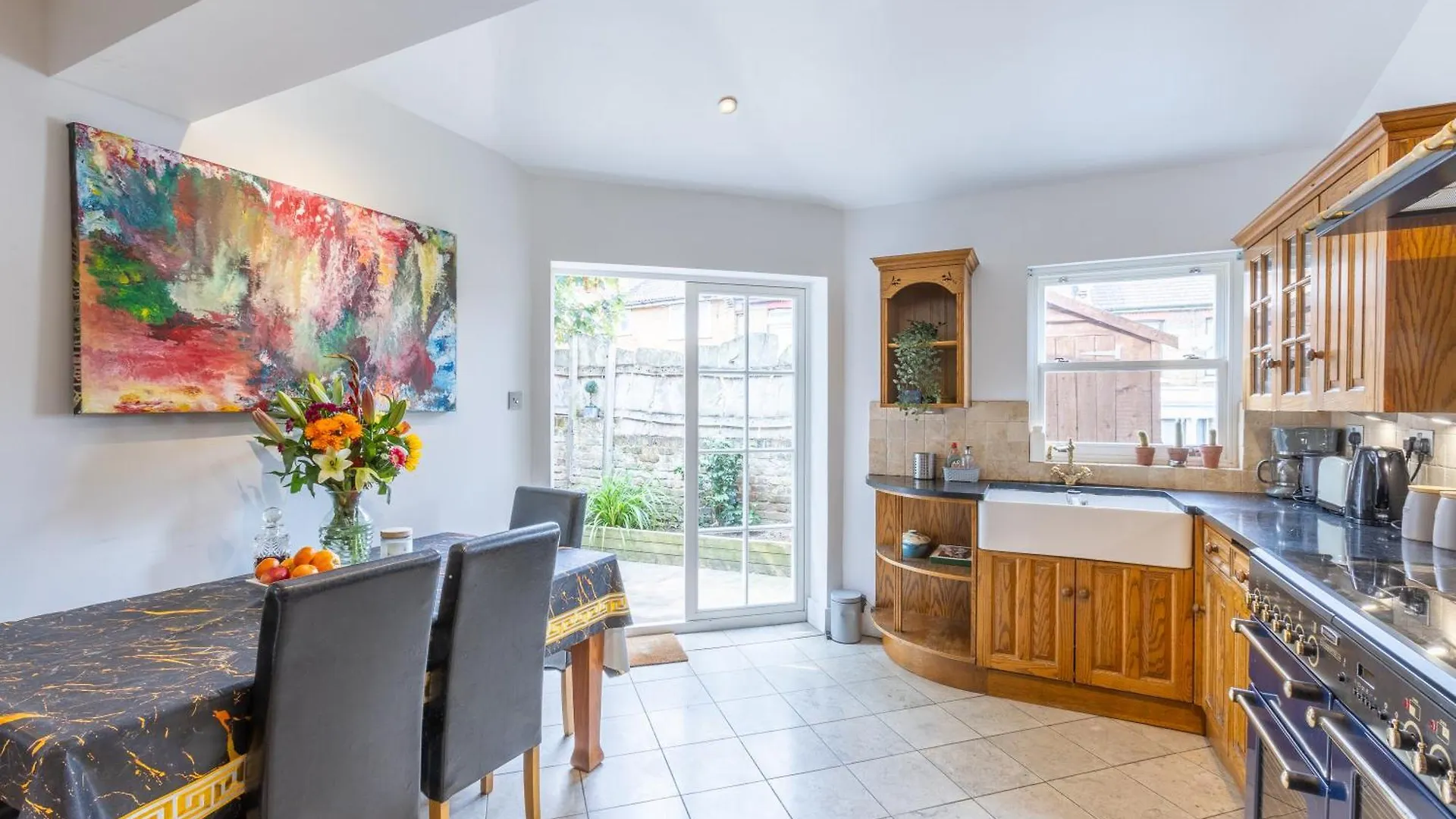 Holiday home Traditional English 4 Bedroom Home In Greenwich Plumstead